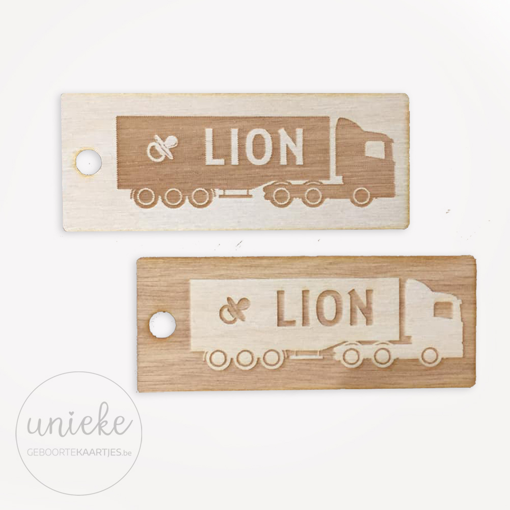 Houten labels passend bij kaartje van Lion