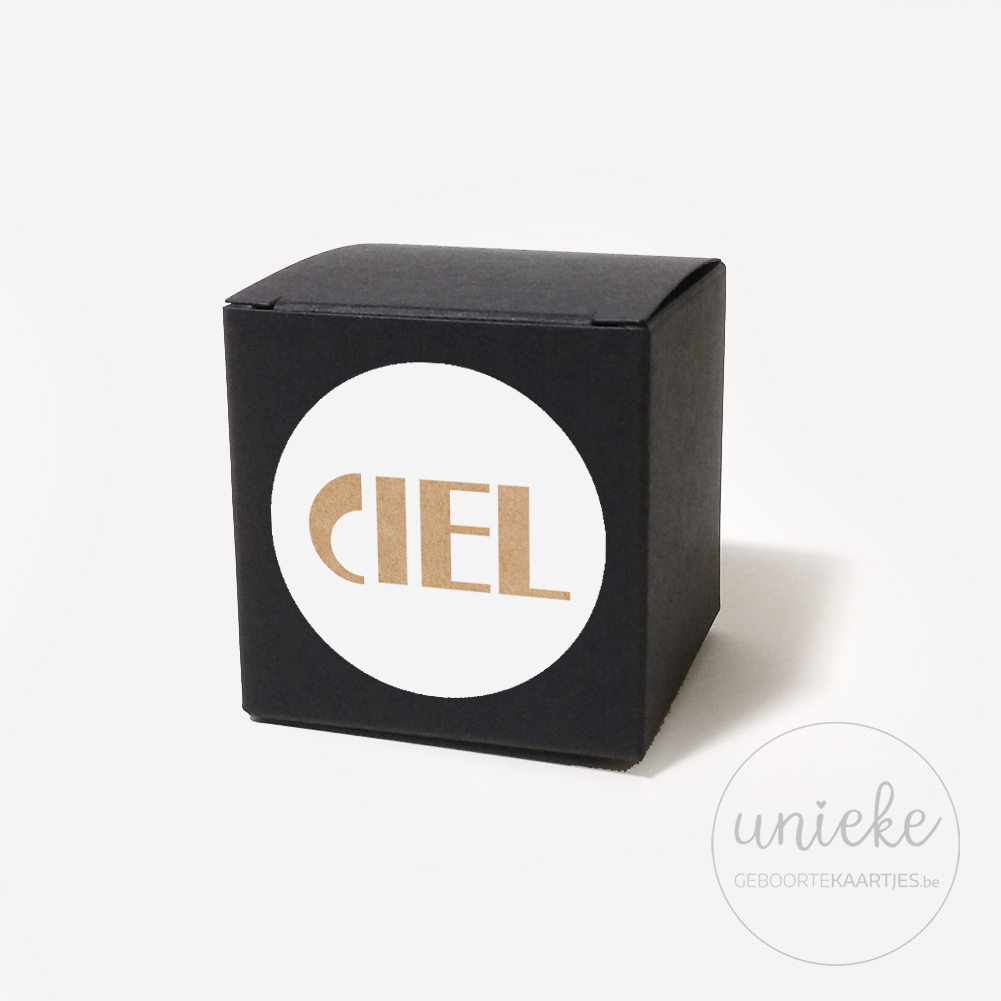 Stickertje Ciel op zwart doosje