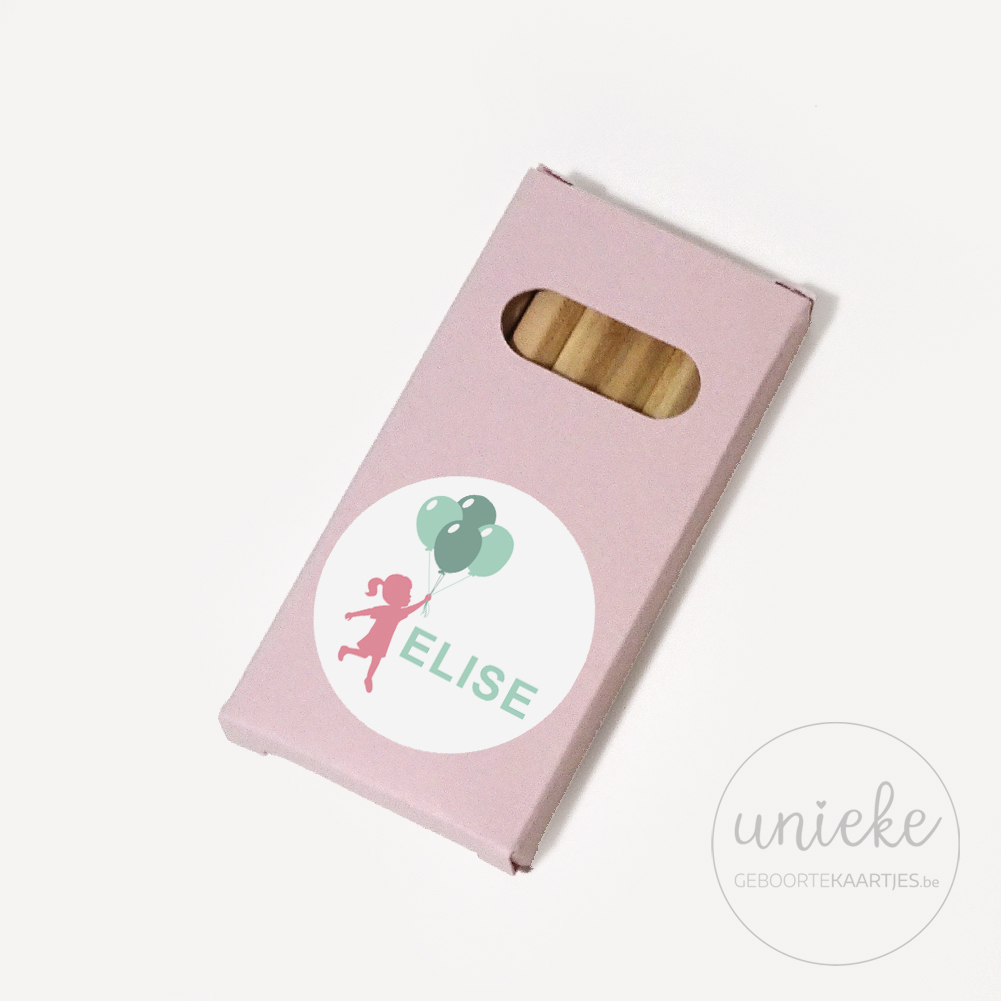 Stickertje Elise op lichtroze pakje potloodjes