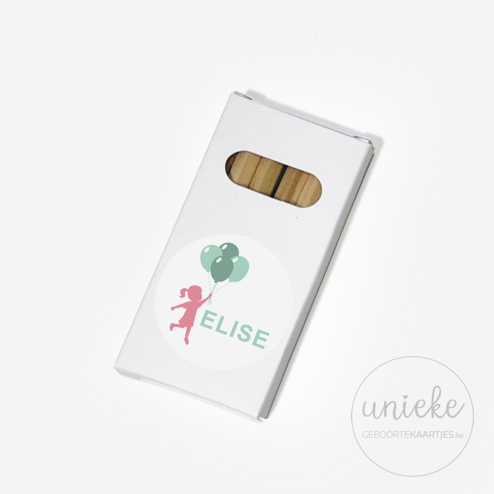 Stickertje Elise op wit pakje potloodjes