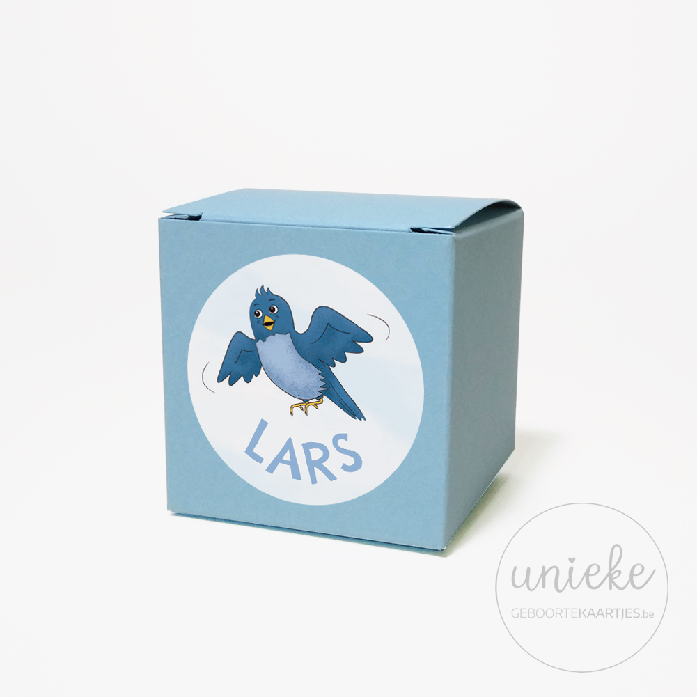 Stickertje Lars op lichtblauw doosje