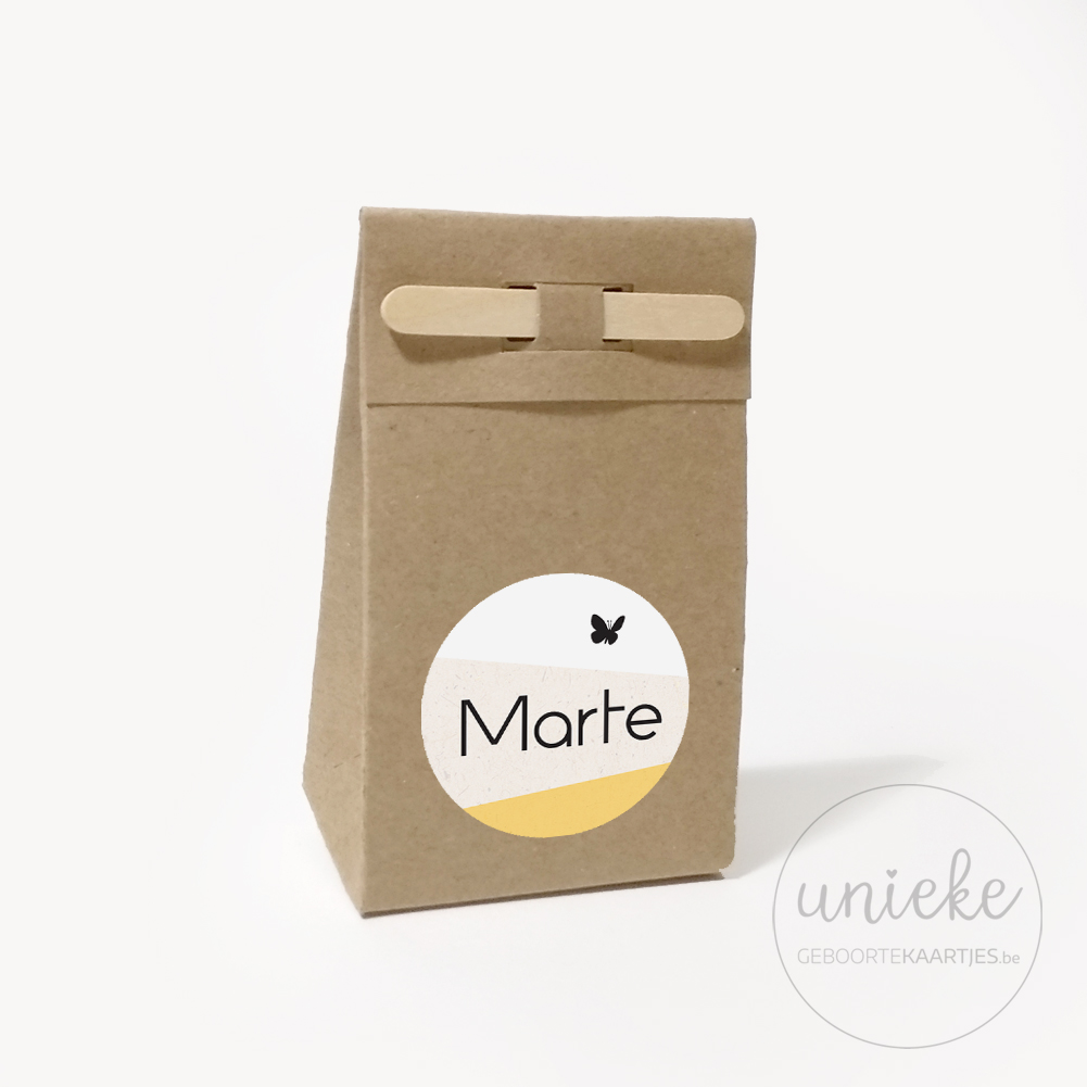 Stickertje-Marte-doosje met stokje Stickertje Marte op kraft doosje met stokje