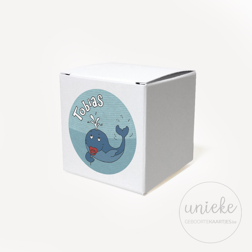 Stickertje-Tobias-doosje-wit Stickertje Tobias op wit doosje