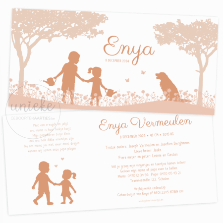 De voorkant en de achterkant van het geboortekaartje van Enya met een hond en een bloemenweide
