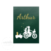 De voorkant van het geboortekaartje van Arhtur met een fiets