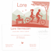 geboortekaartje-lore-fiets De voorkant en de achterkant van het geboortekaartje van Lore met een tandem