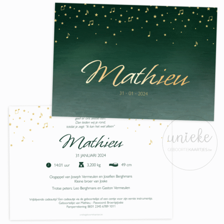 De voorkant en de achterkant van het geboortekaartje van Mathieu met muzieknoten