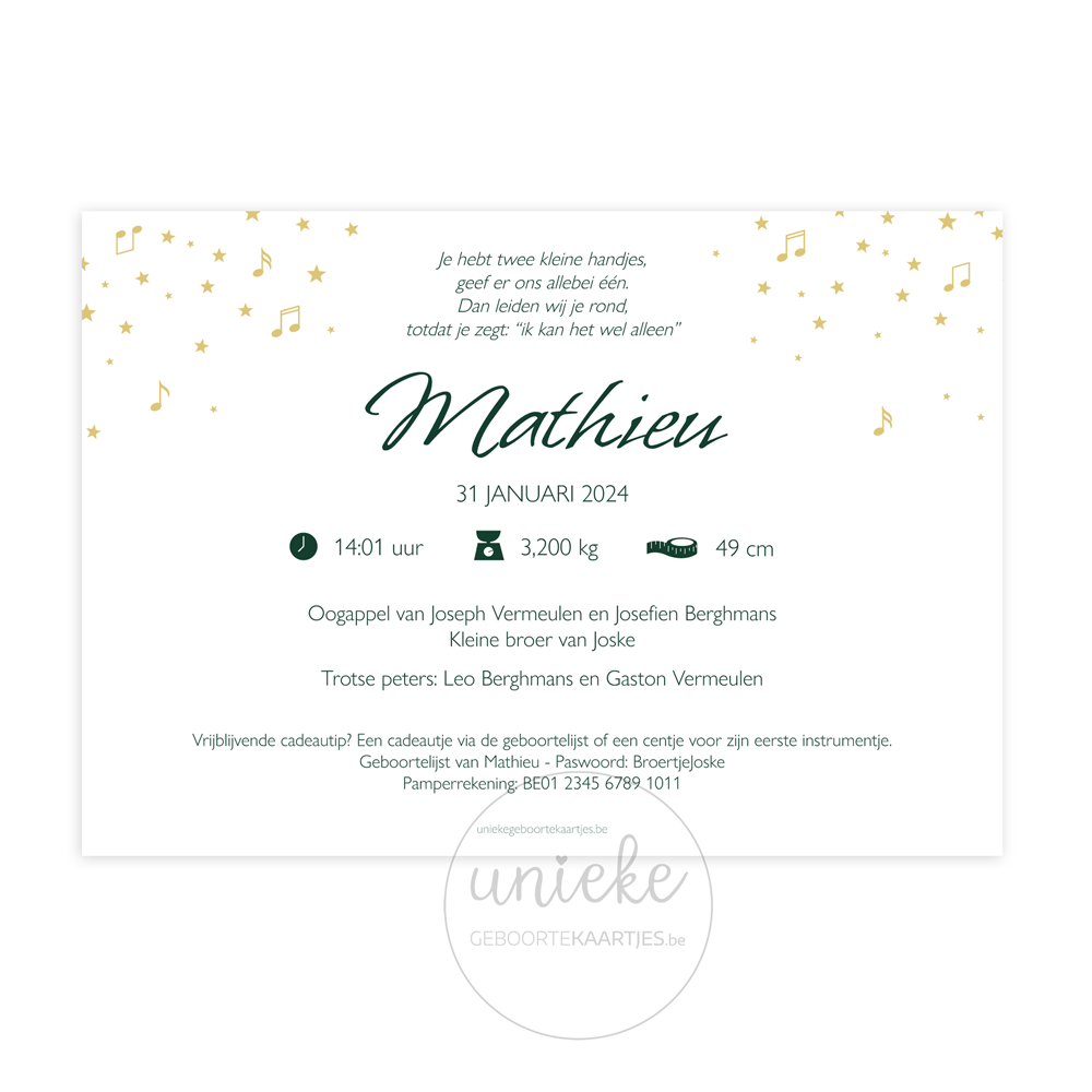 De achterkant van het geboortekaartje van Mathieu met muzieknoten