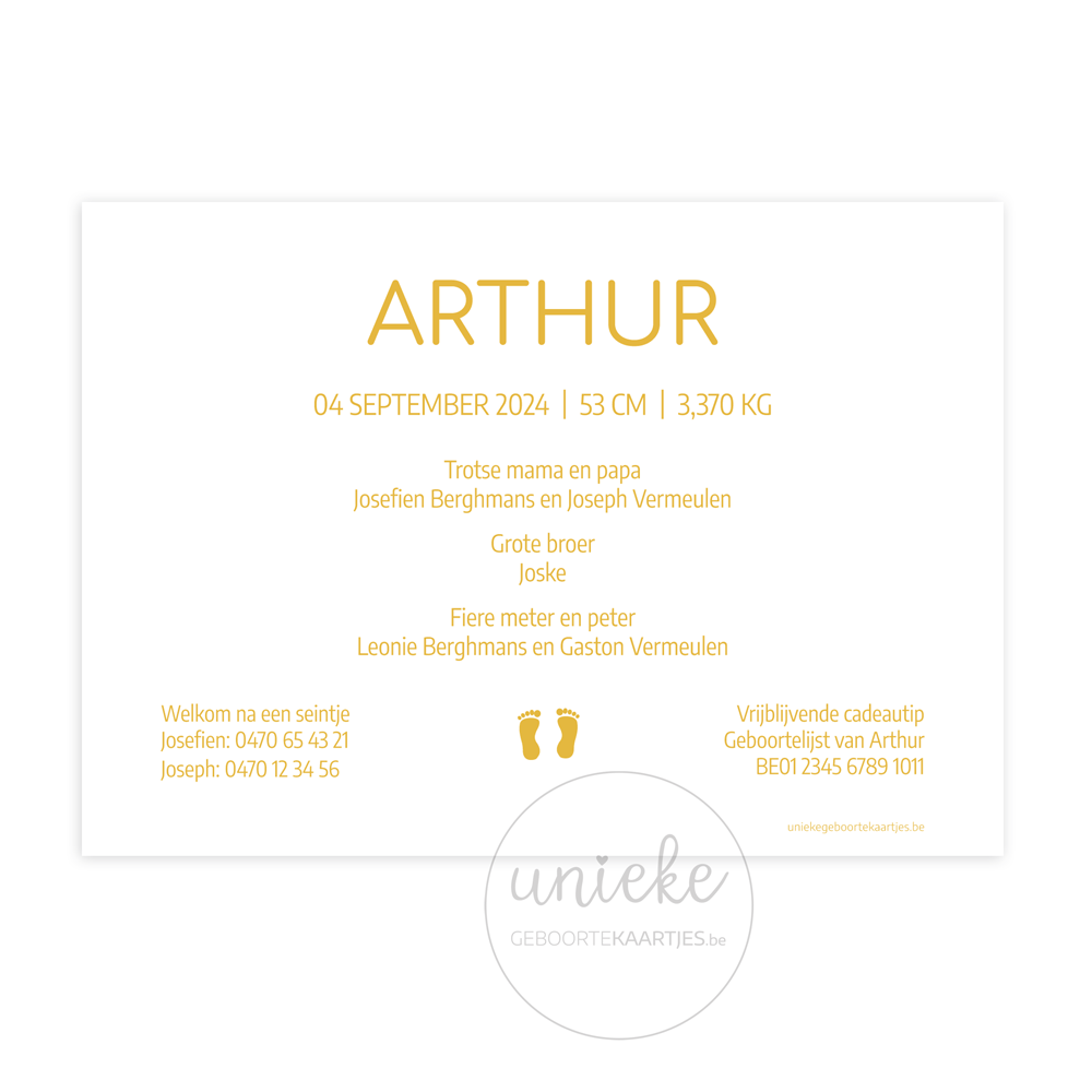 De achterkant van het geboortekaartje van Arthur met voetstapjes