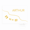 De voorkant van het geboortekaartje van Arthur met voetstapjes