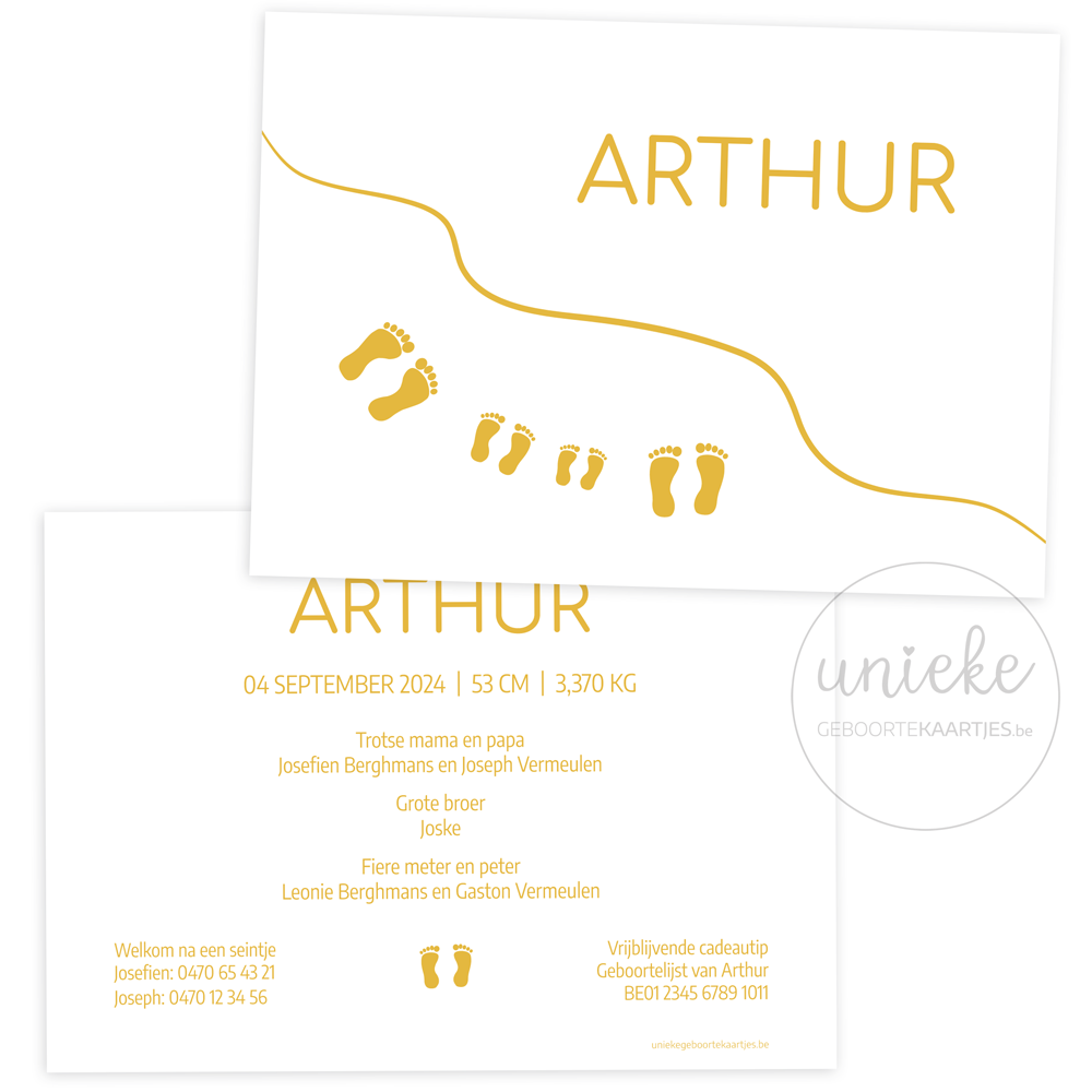 De voorkant en de achterkant van het kaartje van Arthur met voetstapjes
