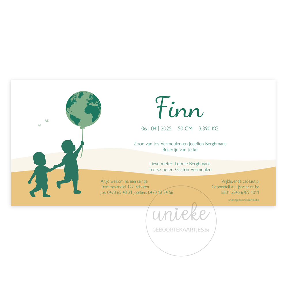 De achterkant van het geboortekaartje van Finn met een tractor