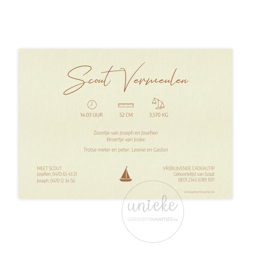 De achterkant van het geboortekaartje van Scout met een bootje